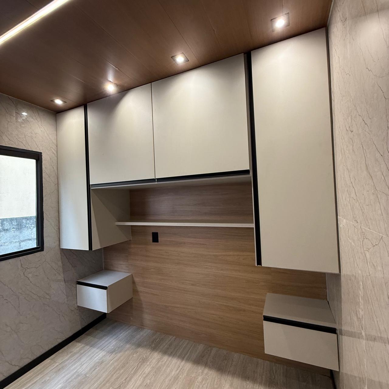 Quarto com móveis planejados