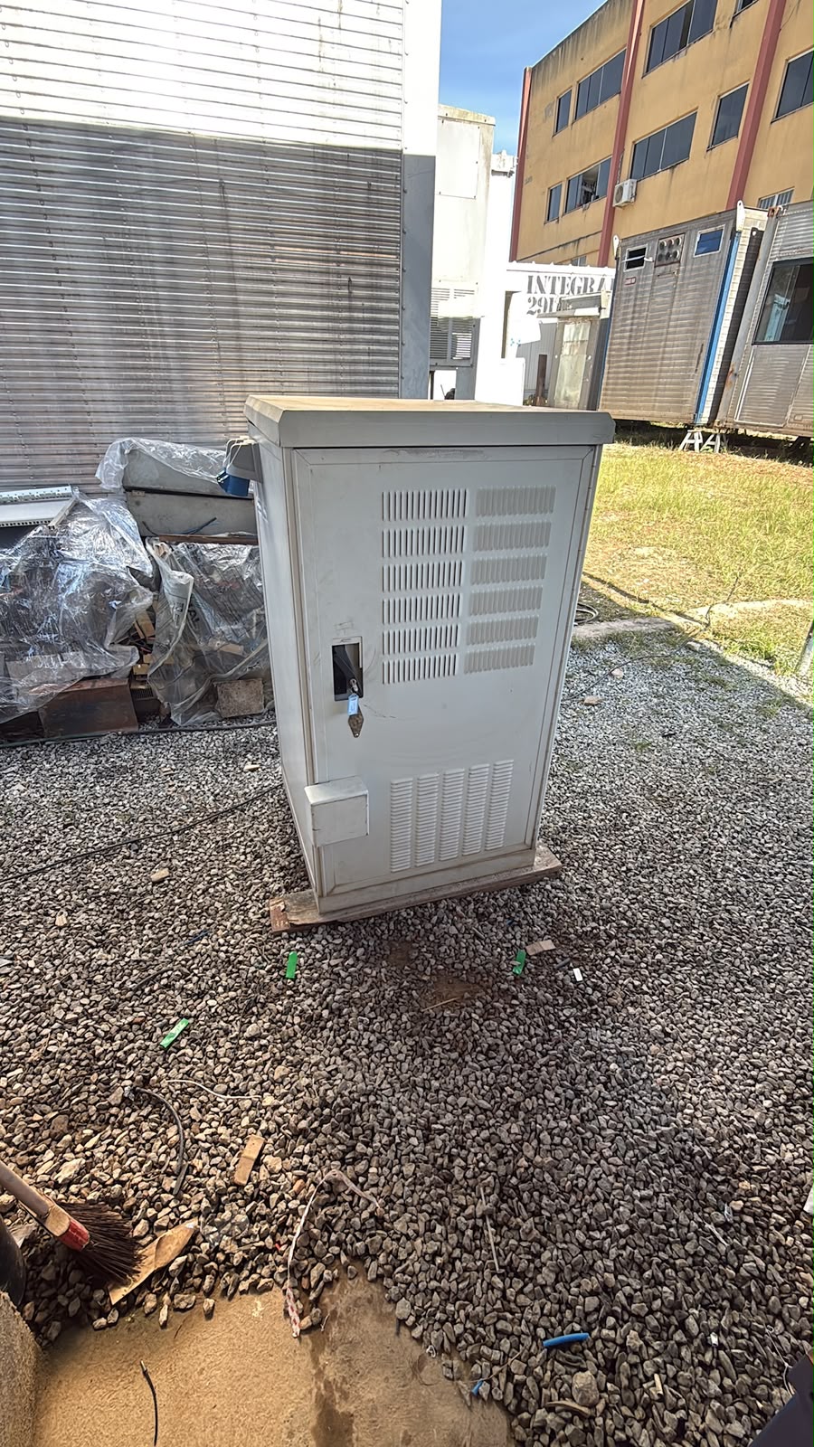 Banco de energia off-grid externo